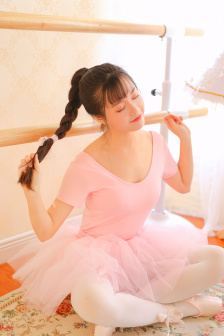 巨乳美女