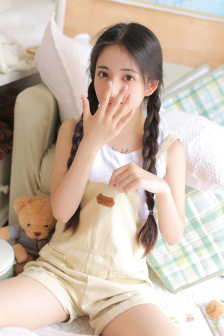 女性黑色蕾丝抹胸开叉短裙拔萝卜